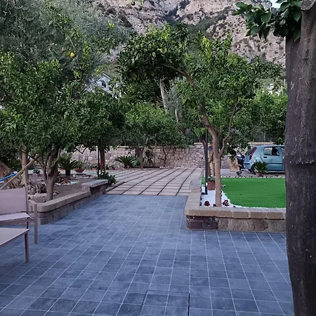 Nyaraló Rosetta Meta